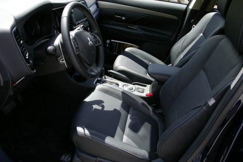 2014 Mitsubishi Outlander interior