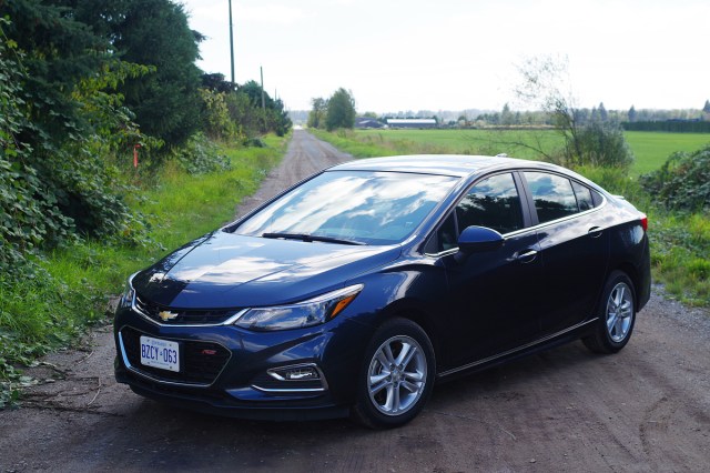2016 Chevrolet Cruze front angle