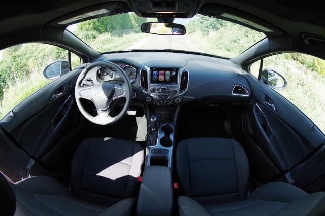2016 Chevrolet Cruze interior