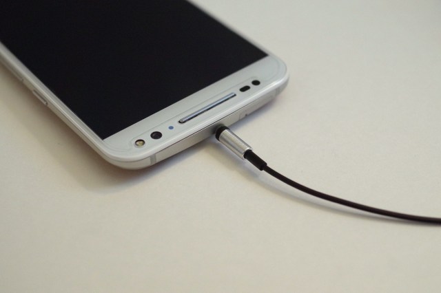 BeoPlay H3 earphone jack