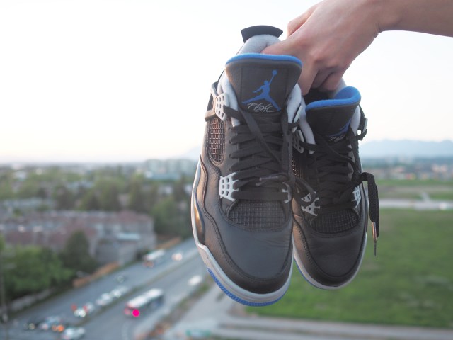 air jordan 4 retro motorsport away hanging