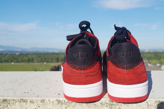 nike dunk low flyknit heel tab