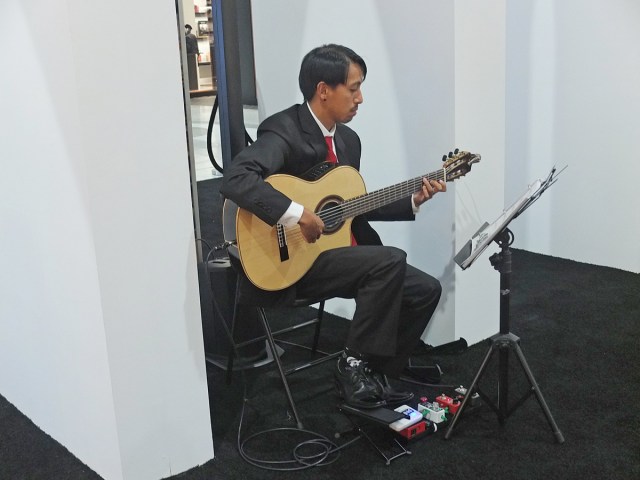 oakridge centre meet the masters guitarist