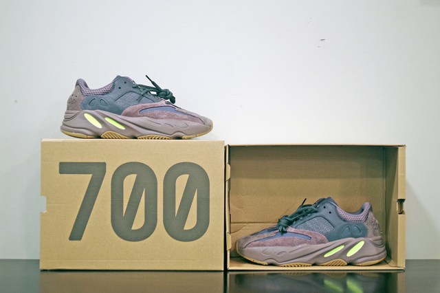 adidas yeezy boost 700 mauve box
