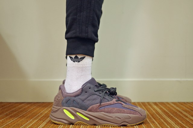 adidas yeezy boost 700 mauve on feet