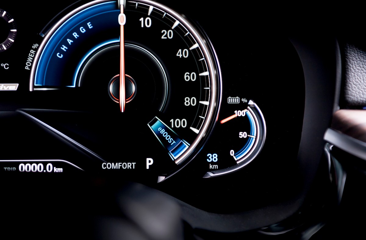 BMW 530e iPerformance instrument cluster