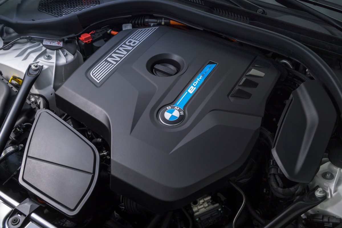 BMW 530e iPerformance engine
