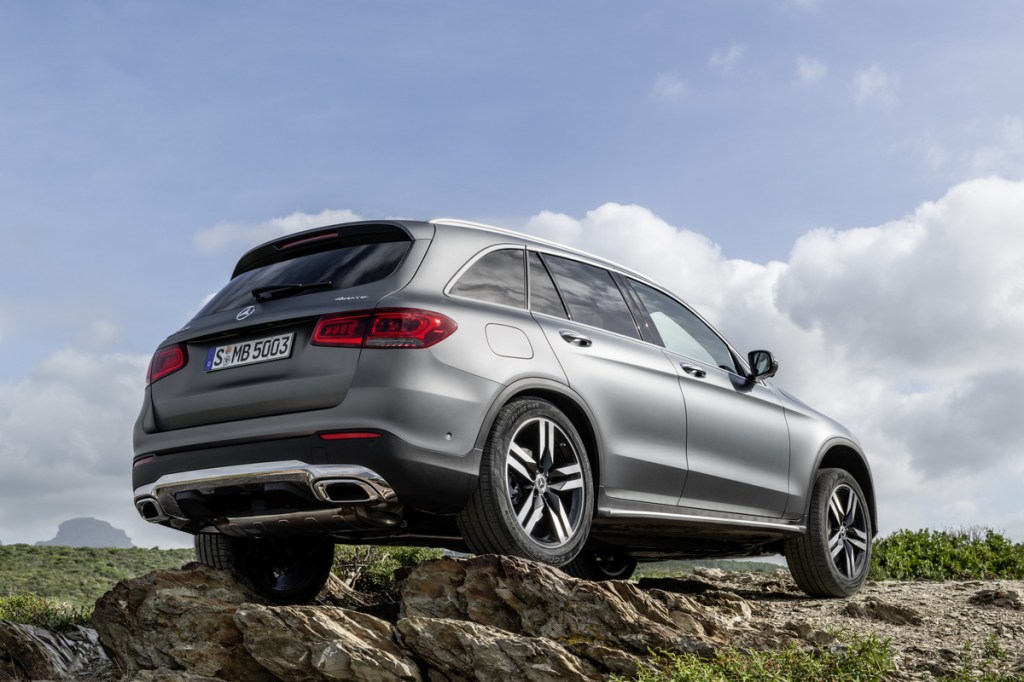 2021 mercedes-benz glc 300 4matic rear quarter low