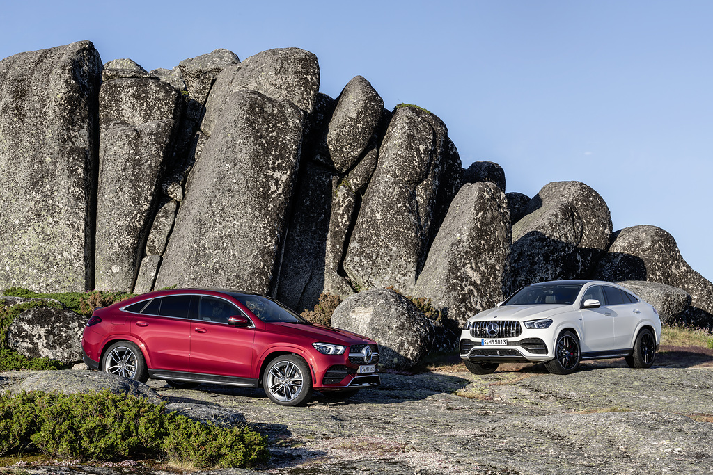 2022 Mercedes-Benz GLE 450 4MATIC Coupe red and white