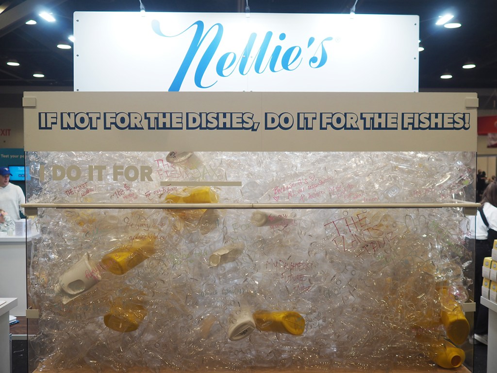 nellie's plastics display