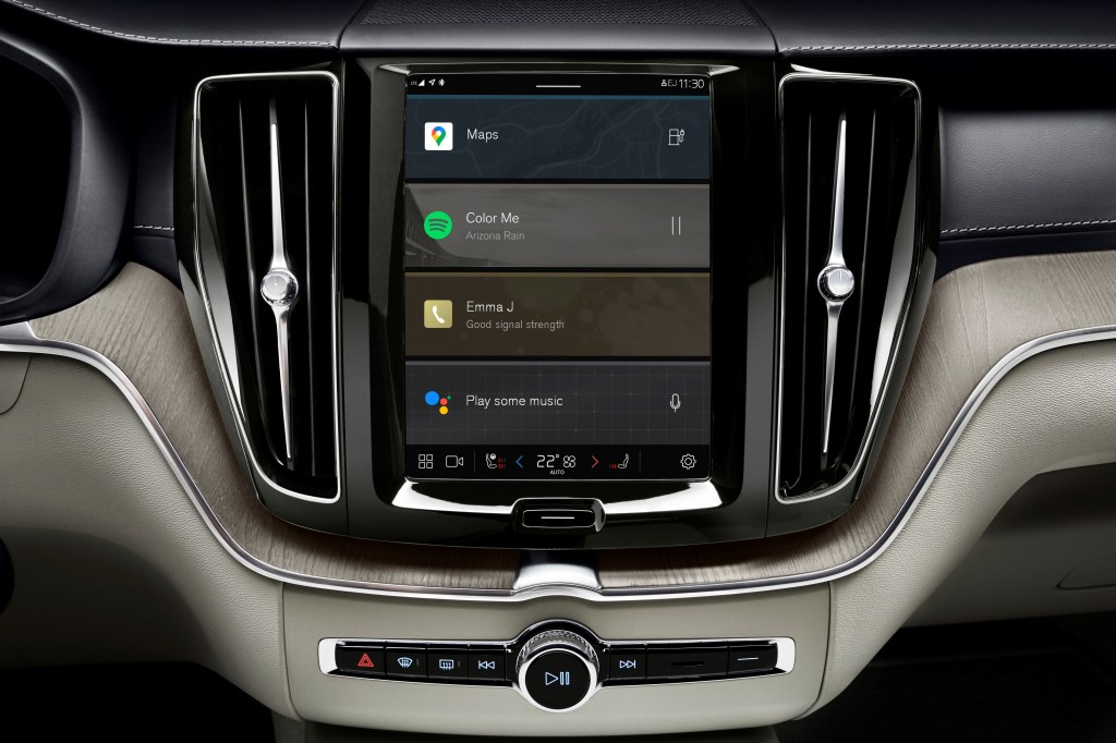 2022 volvo xc60 infotainment