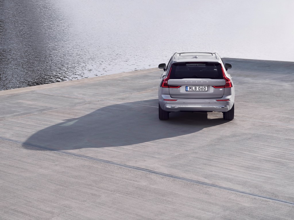 2022 volvo v60 rear