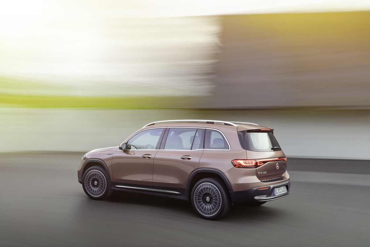 2023 mercedes eqb 350 4matic rear quarter