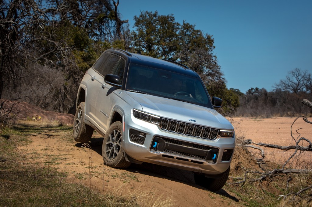 2022 jeep grand cherokee trailhawk 4xe front