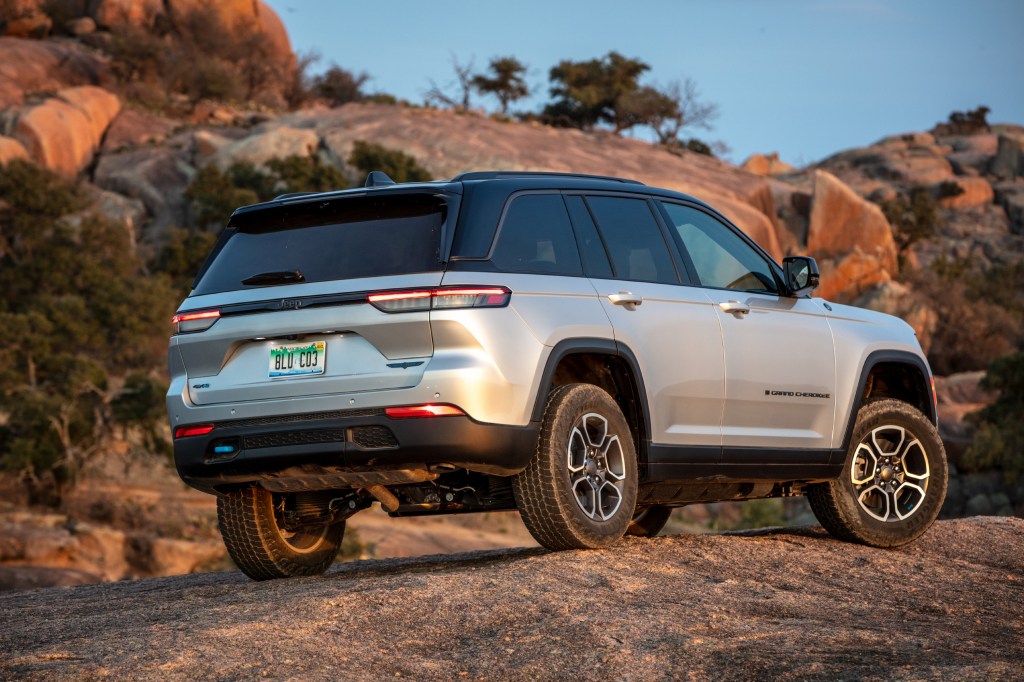 2022 jeep grand cherokee trailhawk 4xe rear quarter