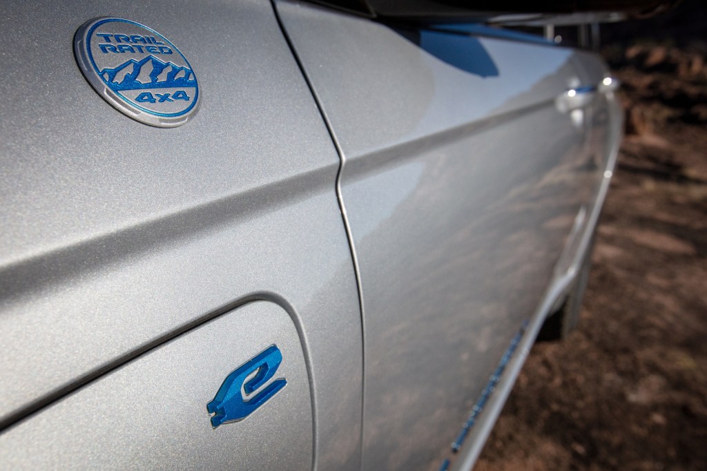 2022 jeep grand cherokee trailhawk 4xe badges