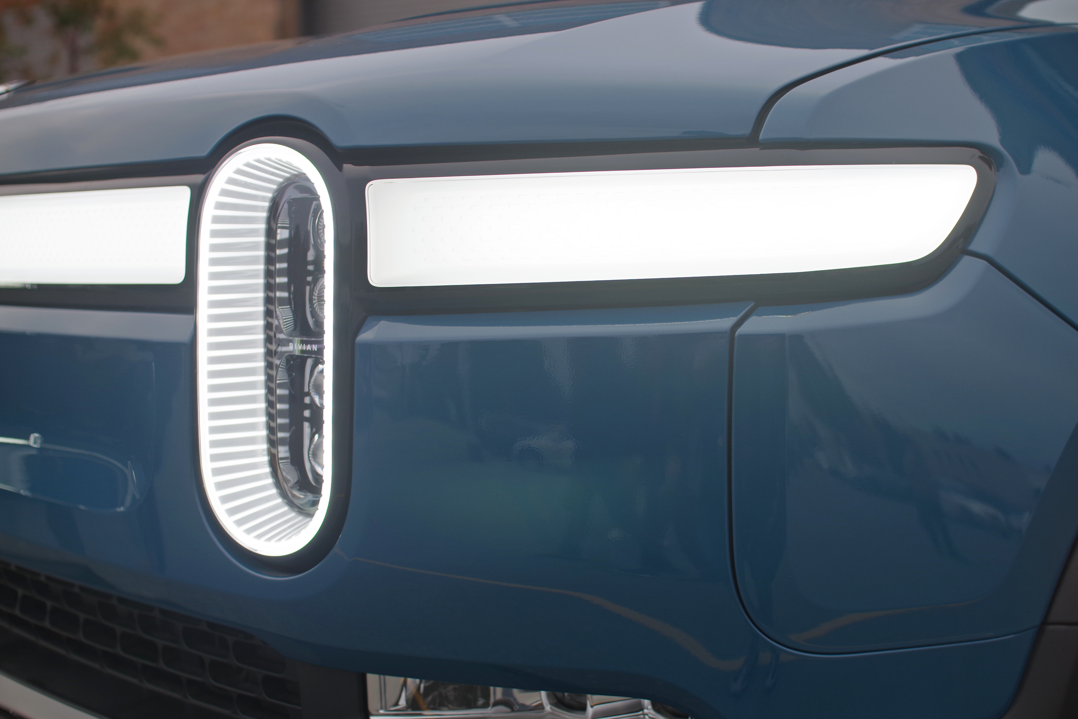 rivian r1t headlight