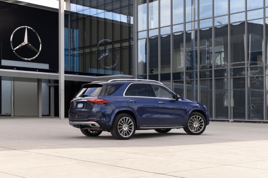 Mercedes Benz GLE 450e interior rear quarter
