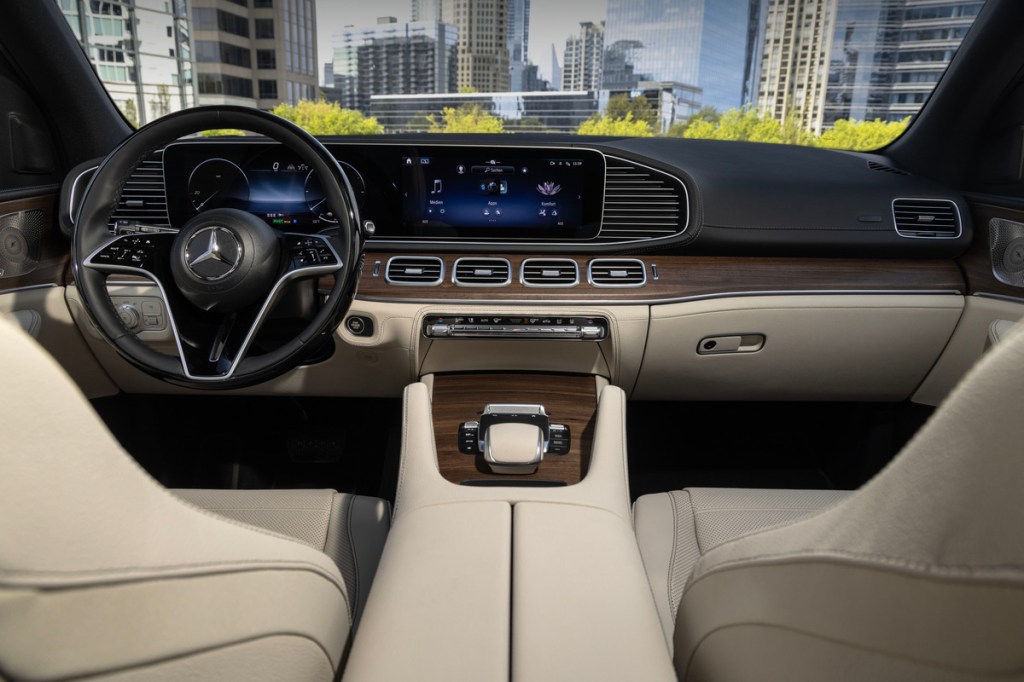Mercedes Benz GLE 450e interior