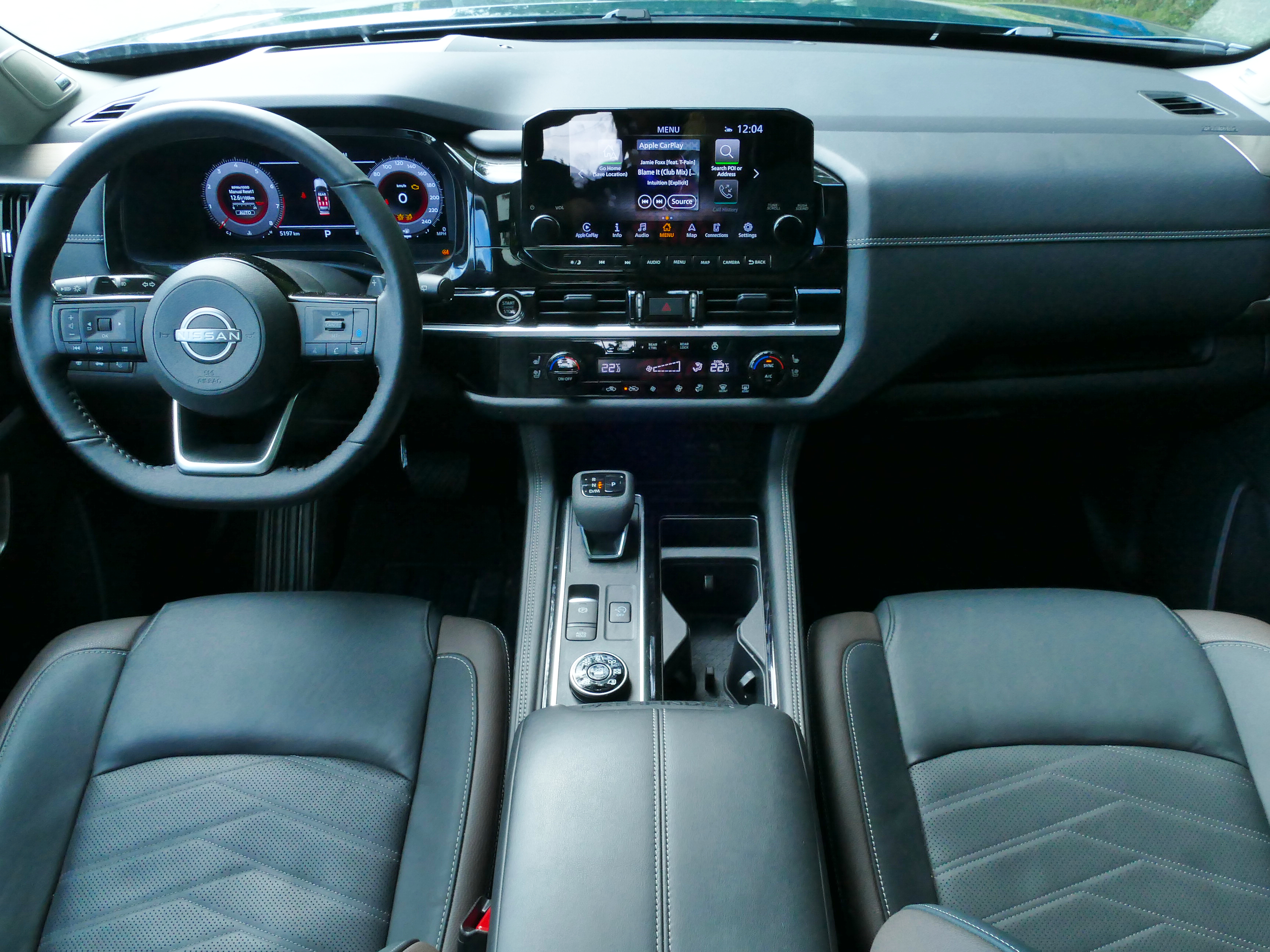 2025 Nissan Pathfinder Platinum front dash