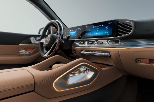 2024 Mercedes-Benz GLS 4MATIC dash