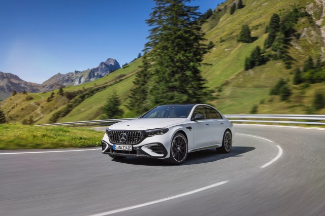2025 Mercedes-AMG E 53 Hybrid 4MATIC+ front quarter