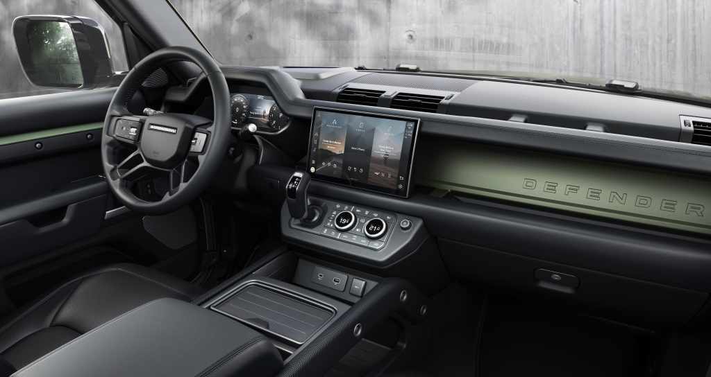 2025 land rover defender dash